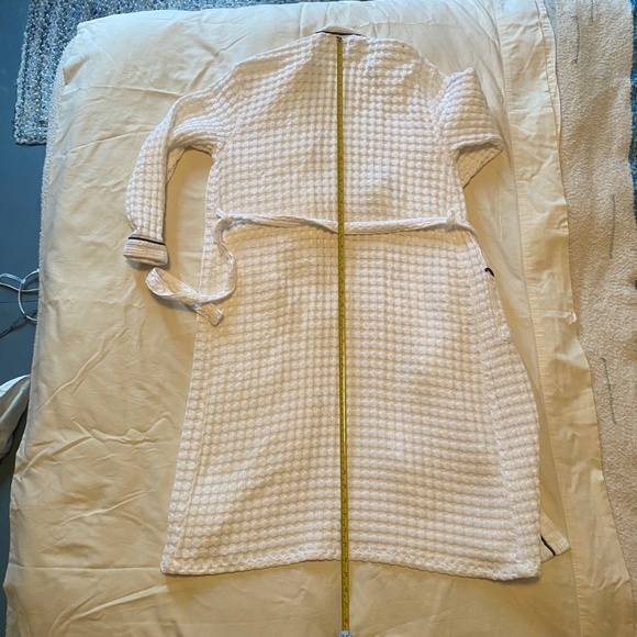 Peacock Alley Cotton Waffle Weave White w/Navy Piping Robe, Size Med Large - Picture 8 of 12